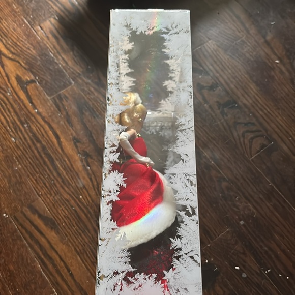 2007 Holiday Barbie Doll - Red and White - Picture 2 of 4